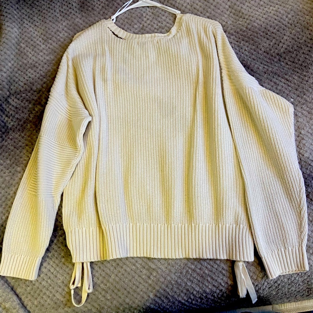 H&M crew neck sweater but it’s ripped on the neck but everything else is good!